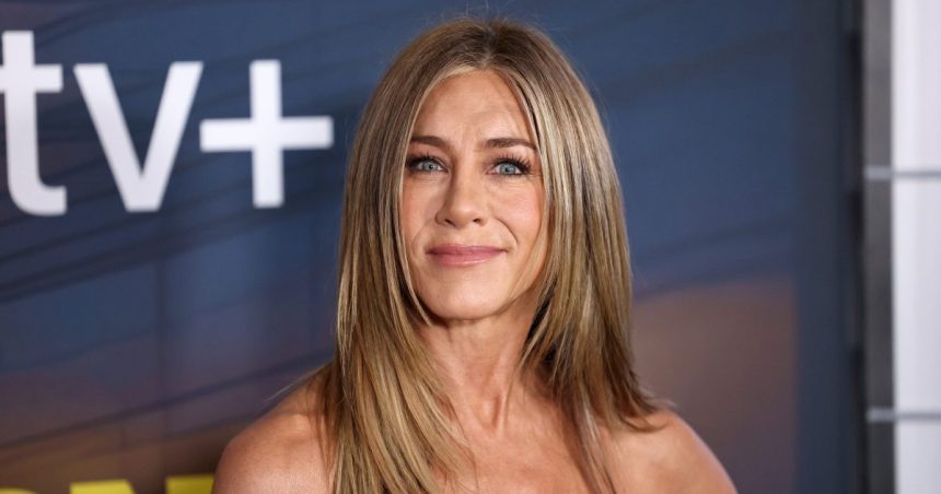 Get Jennifer Aniston’s Chic Spring Flip-Flops Look for Just 