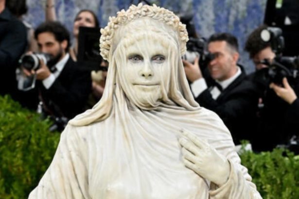 Heidi Klum Shocks at 2026 Met Gala With ‘Living Sculpture’ Ensemble