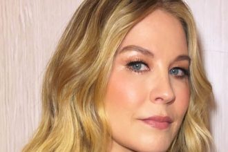 Jenna Elfman Joins Stephen Fry in Fox Drama ‘The Interrogator’