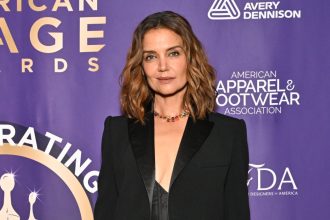 Katie Holmes’ Black Sneakers Are the Sleekest Shoe Upgrade