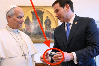 Marco Rubio’s Gift To Pope Leo Is Instantly Mocked As A Last-Minute Airport Buy
