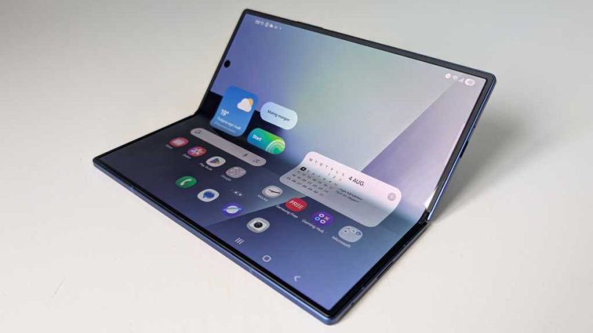 Samsung Galaxy Z Fold Wide Dummy Unit Leaks