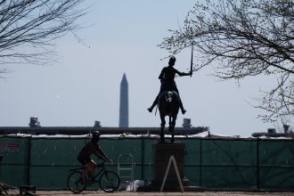 The D.C. mayor race’s ‘delicate dance’