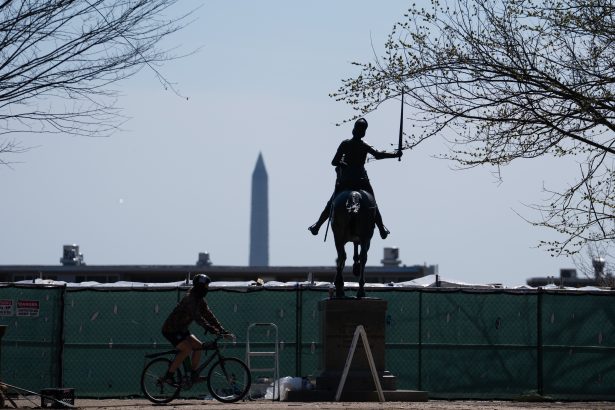 The D.C. mayor race’s ‘delicate dance’