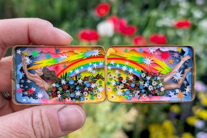 Vibrant Miniature Dioramas Burst from Vintage Compacts by Shannon Taylor — Colossal