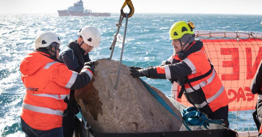 Bottom trawling activists getting boulder