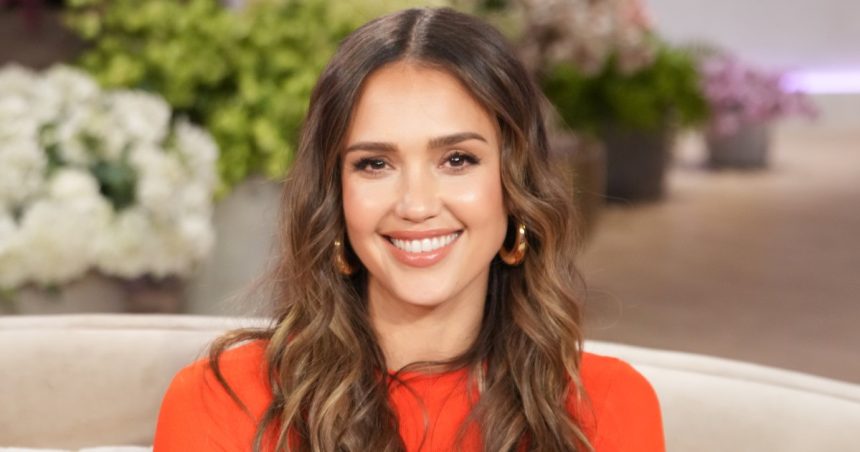 Jessica Alba’s Sweatpant Jeans Are the Trend Everyone’s Wearing