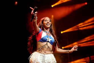 “She using Nicki print” – Internet reacts to BIA reposting The White House’s video featuring her song “WE ON GO” 