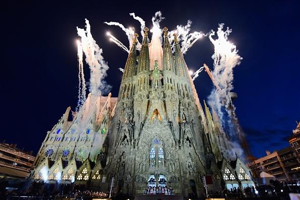 With Pope’s blessing, Gaudi church reaches new heights