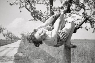‘Women in Trees’ Celebrates a Quirky Collection of Anonymous Snapshots — Colossal