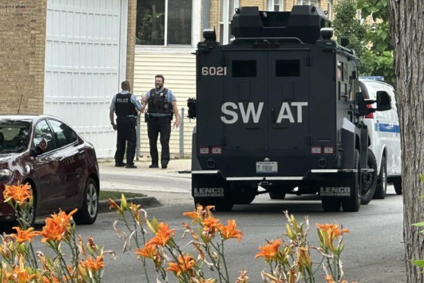 911 dispatcher monitored open phone line as gunman threatened hostages, shot SWAT officer in Albany Park