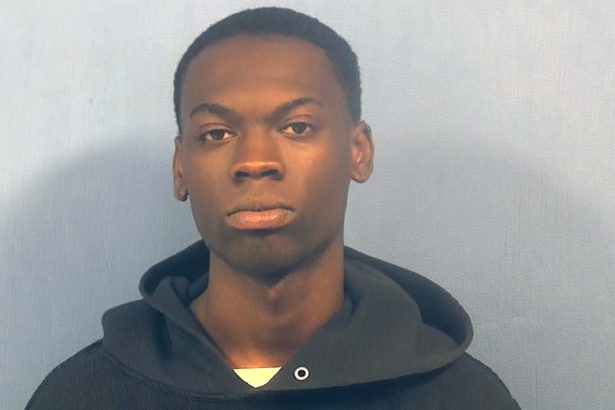 Aurora man stole SUV 12 hours after being released on auto theft charge, prosecutors say