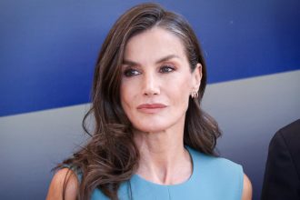 Copy Queen Letizia and Kate Middleton’s Wedges Style for 