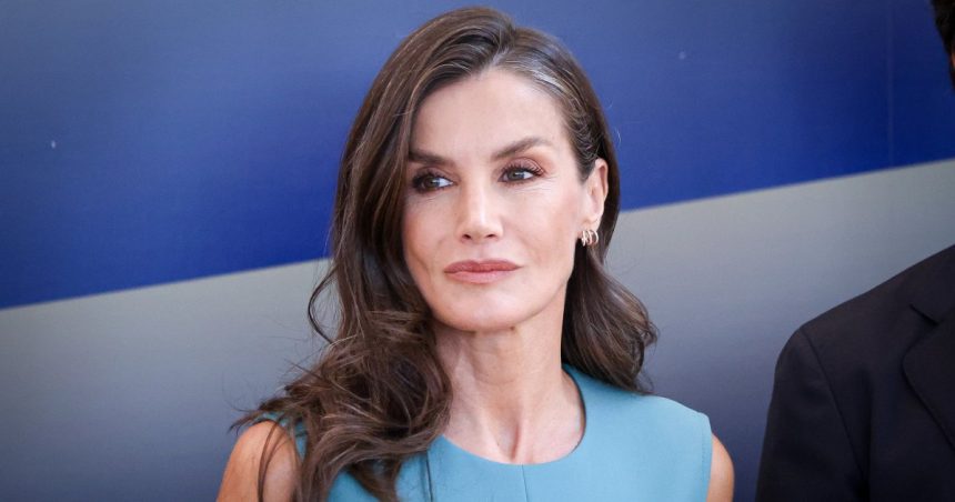 Copy Queen Letizia and Kate Middleton’s Wedges Style for 