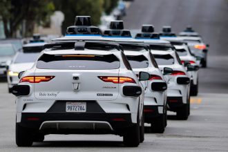 JS Mobility: A robotaxi ultimatum