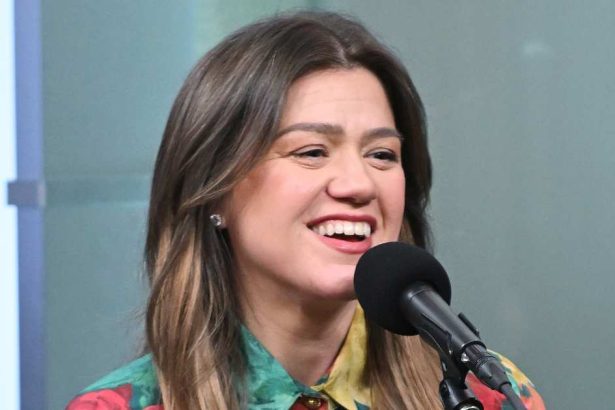 Kelly Clarkson Jokes About NBC Firing After Ending Show