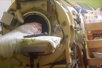 Last U.S. polio patient using iron lung dies at 78