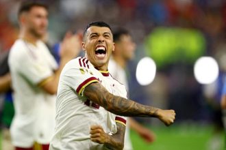 Spain shuts down France to reach World Cup final