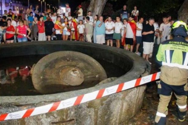 Teen dies after fountain collapses in Spain