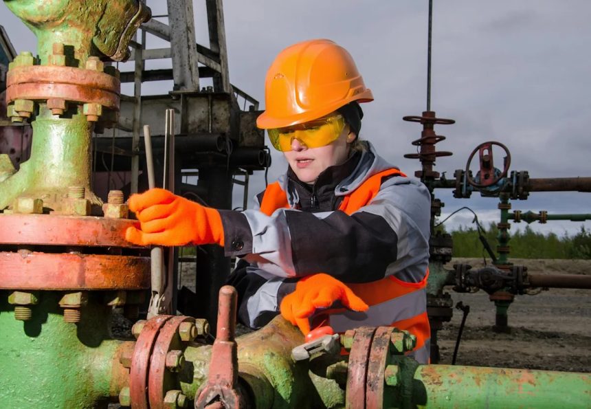 3 High-Yield Energy Stocks to Buy With ,000 Right Now and Hold Through 2030