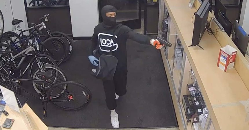 Armed robbers hit Cash America pawn shops four times across Chicago
