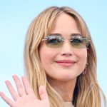 Copy Jennifer Lawrence’s Slouchy Cool Mom Purse for 