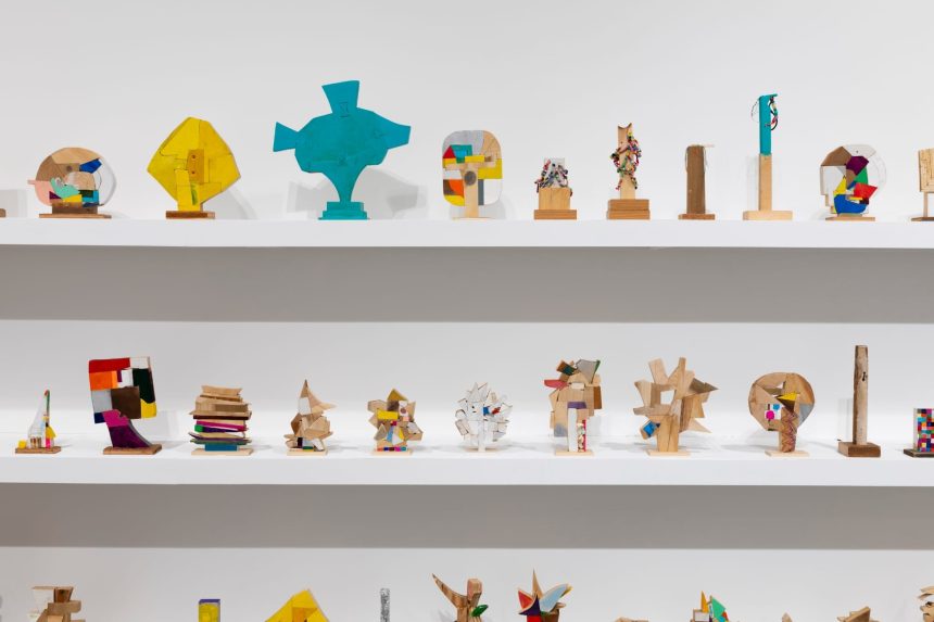 Damien Hoar de Galvan Puzzles Scraps of Reclaimed Wood for a Daily Sculpture Project — Colossal