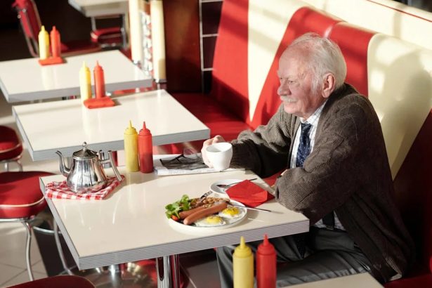 Doughnut, diner, and restaurant chain owner files Chapter 7