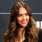 Jessica Alba’s Cali-Cool Shoulder Bag Style Is on Sale on Amazon