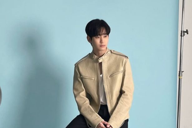 Kim Soo-hyun gets emotional during his first public appearance at RCTI’s event in Indonesia following a year-long hiatus