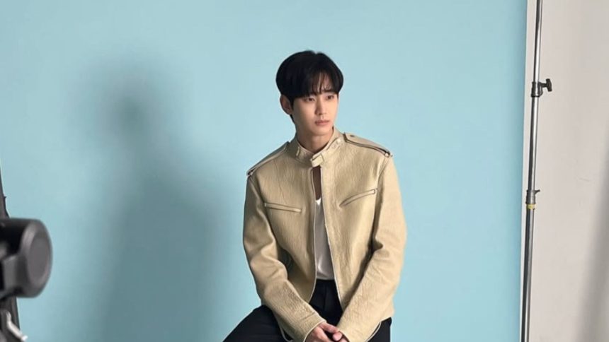 Kim Soo-hyun gets emotional during his first public appearance at RCTI’s event in Indonesia following a year-long hiatus