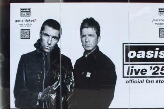 Oasis Planning to Bury Drummer Feud for Hall of Fame Reunion