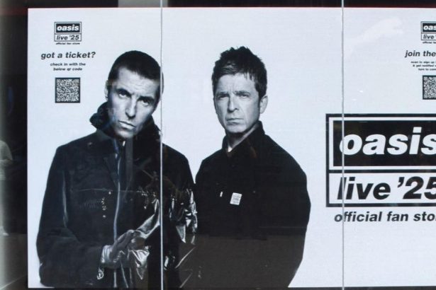 Oasis Planning to Bury Drummer Feud for Hall of Fame Reunion