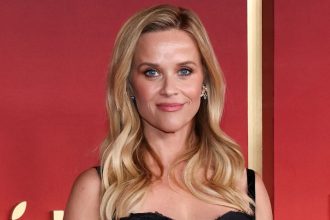 Reese Witherspoon Gives Update on Dad John’s Hospitalization