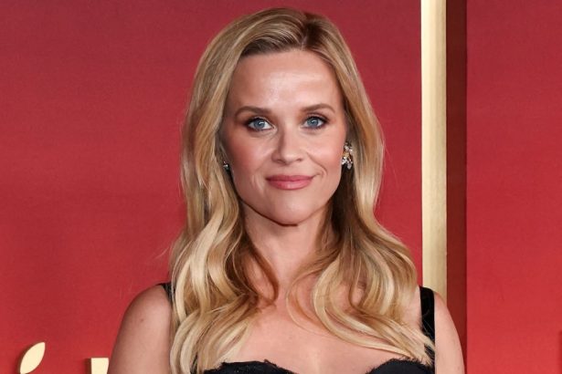 Reese Witherspoon Gives Update on Dad John’s Hospitalization