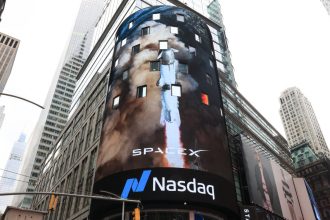 SpaceX’s revenue rises as its once-soaring stock price drifts back to Earth : NPR