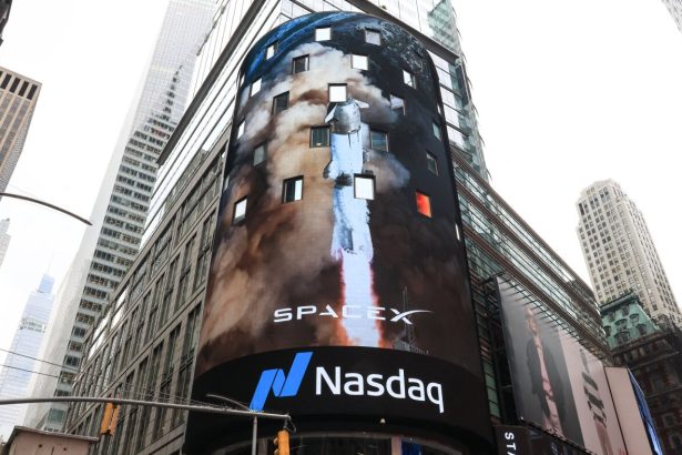 SpaceX’s revenue rises as its once-soaring stock price drifts back to Earth : NPR