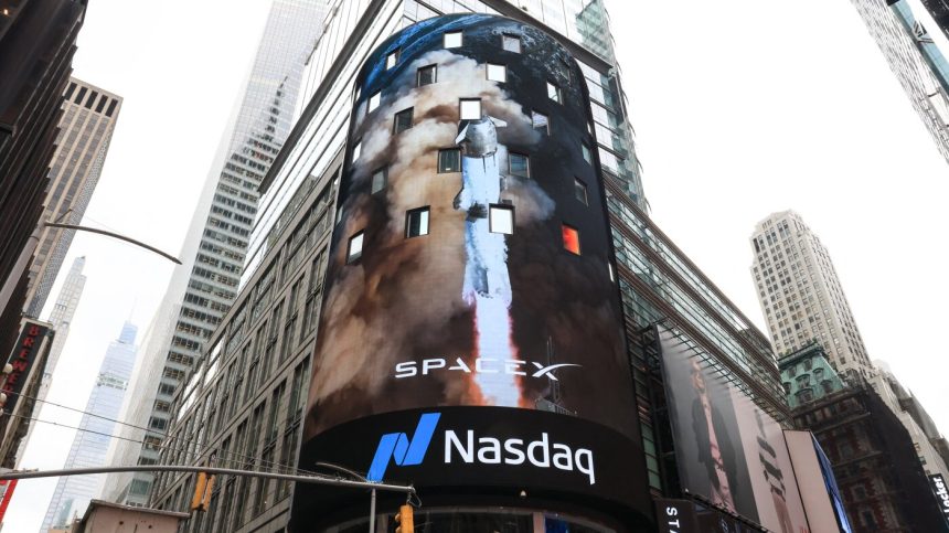 SpaceX’s revenue rises as its once-soaring stock price drifts back to Earth : NPR