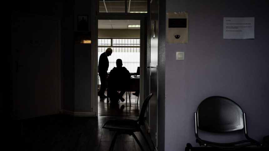 Voluntary treatment as effective as court-ordered mental health care